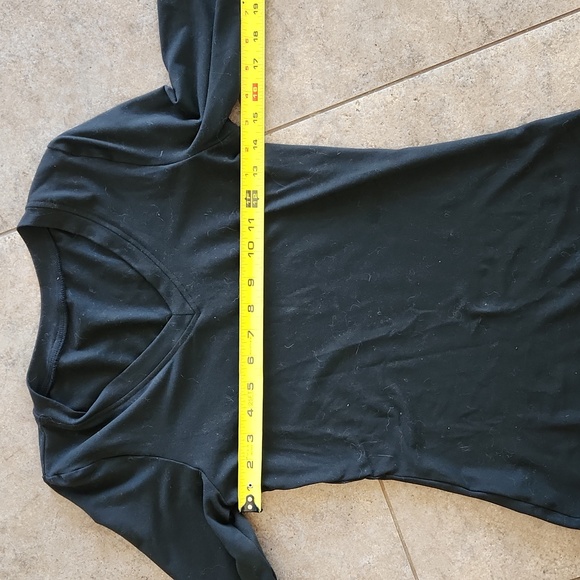 NWOT.. V NECK TOP - Picture 3 of 5